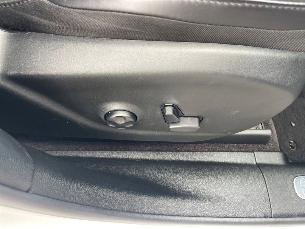 Used 2019 Jeep Cherokee Limited w/ Luxury Group image 17