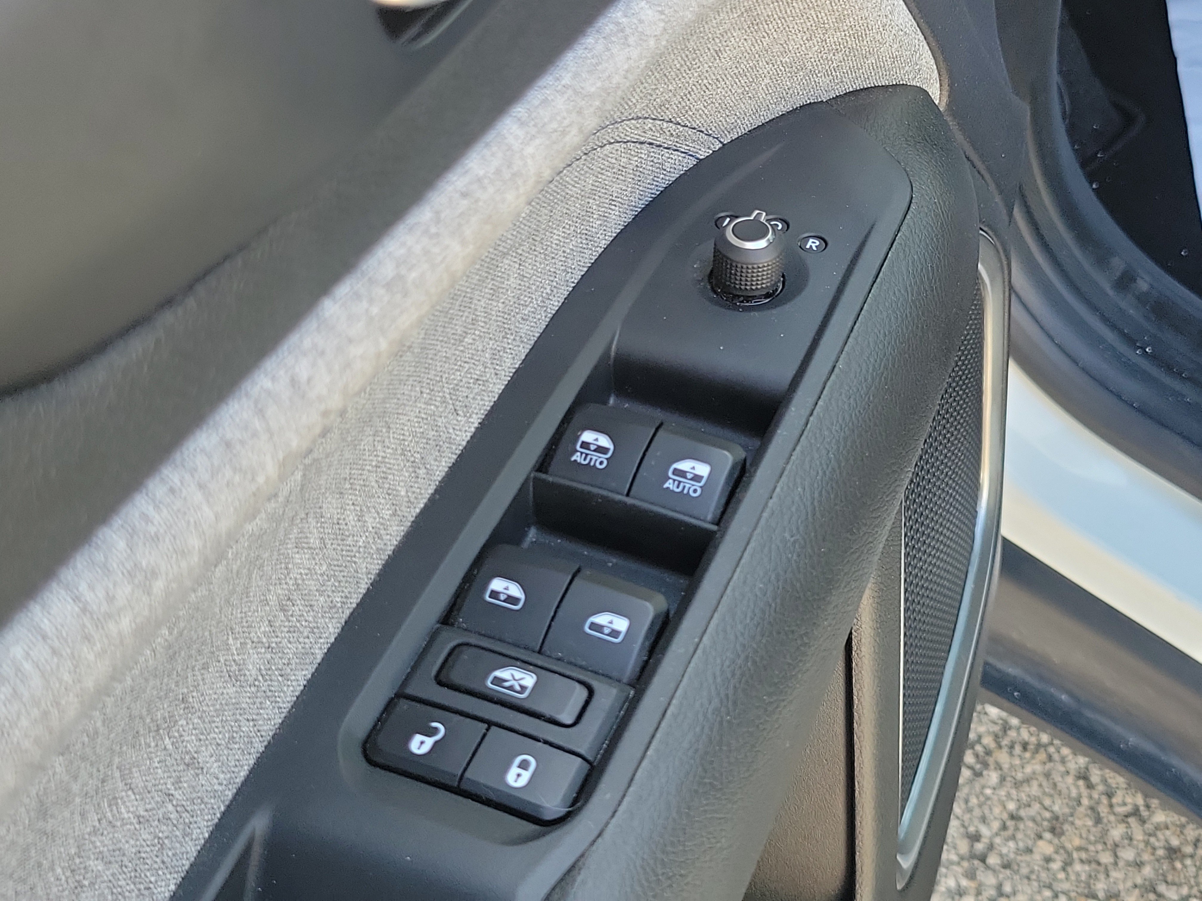 Used 2025 Jeep Compass Latitude AWD/4WD image 15