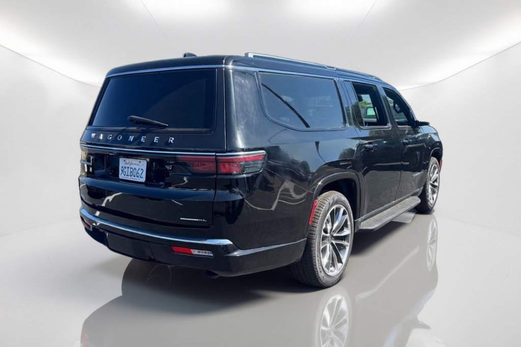 Used 2023 Jeep Wagoneer L Series II w/ Premium Group I AWD/4WD image 4