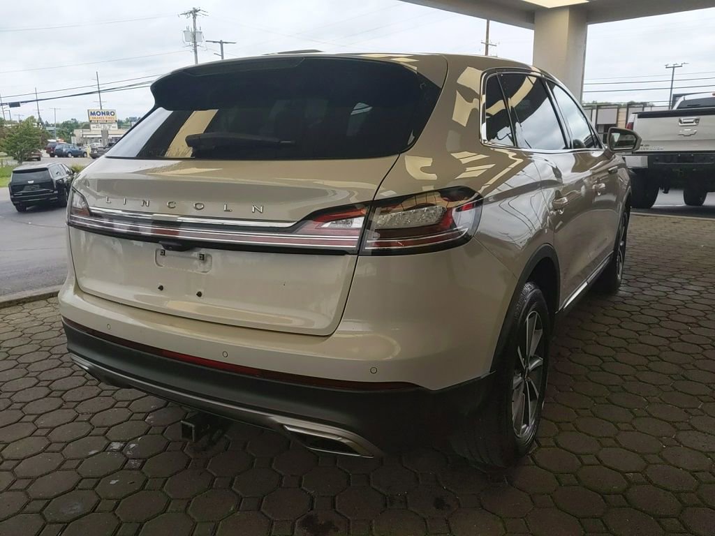 Used 2022 Lincoln Nautilus AWD image 6