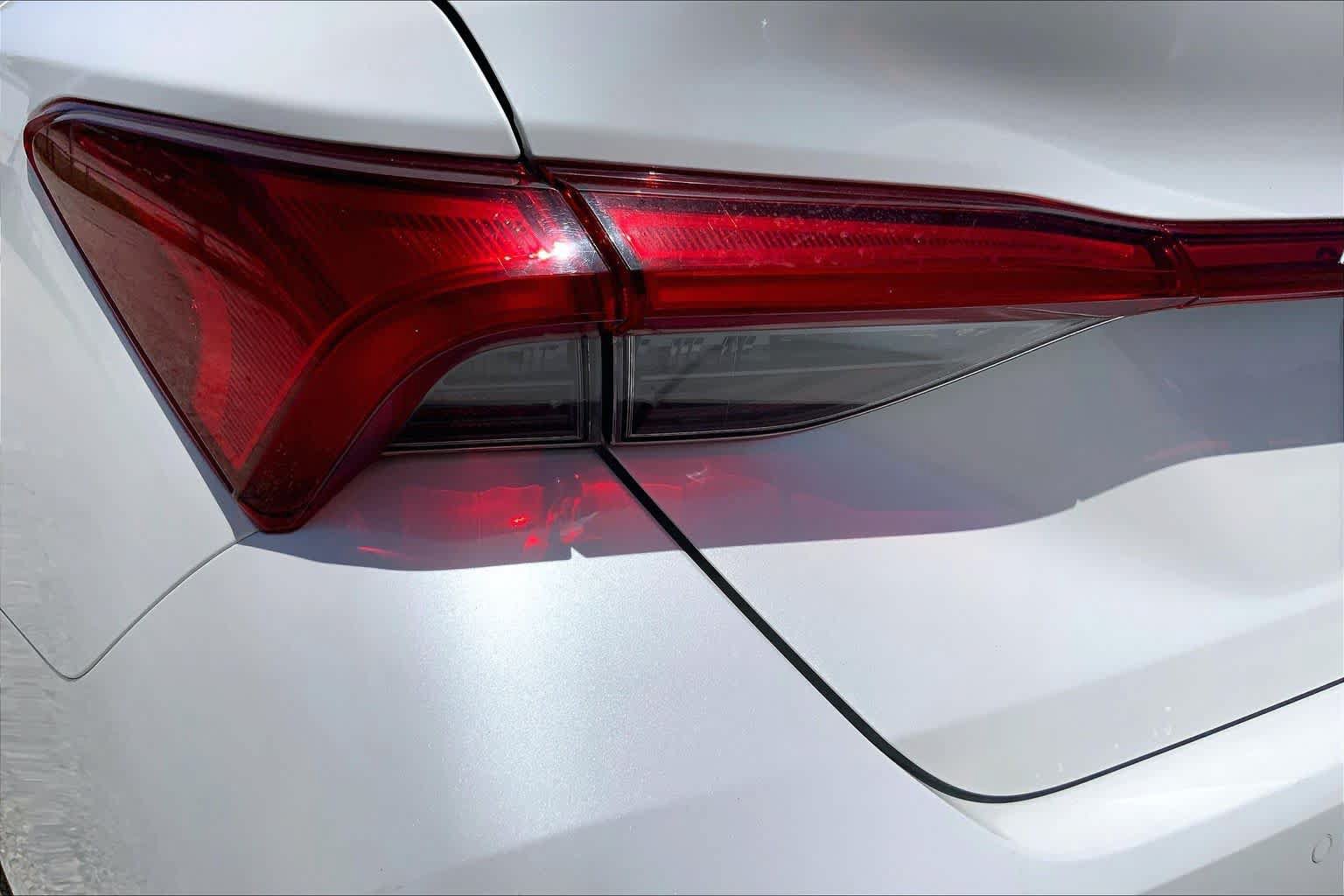 Used 2022 Toyota Avalon Limited w/ Advanced Safety Package FWD image 28