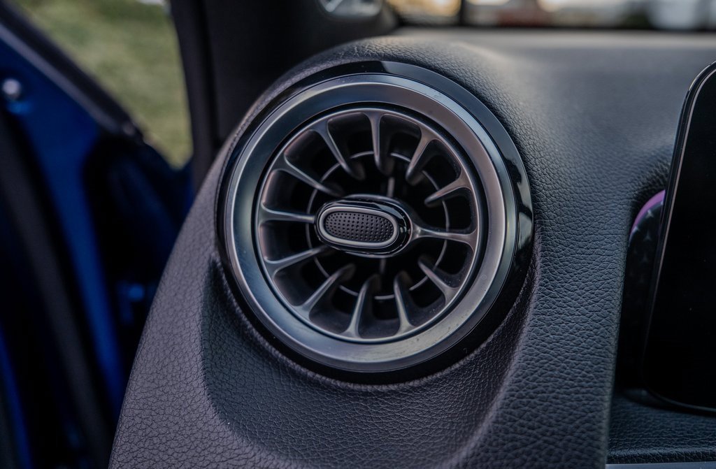 Used 2024 Mercedes-Benz GLB 250 4MATIC image 8