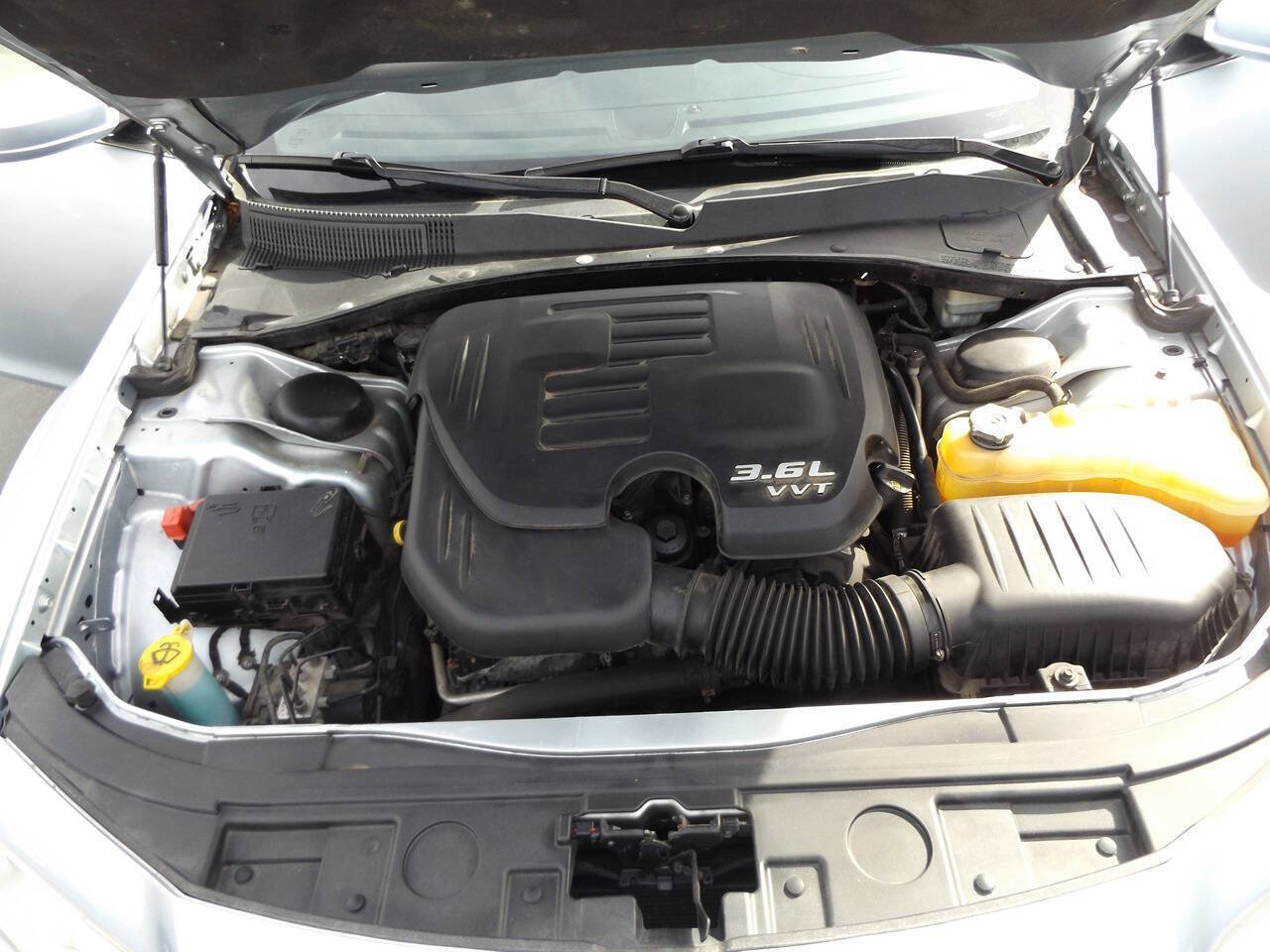 Used 2013 Chrysler 300 w/ Driver Convenience Group image 30