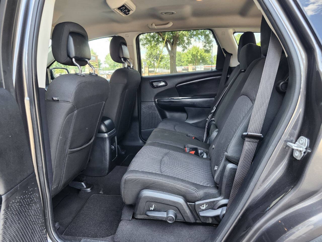 Used 2019 Dodge Journey SE w/ Connectivity Group FWD image 5
