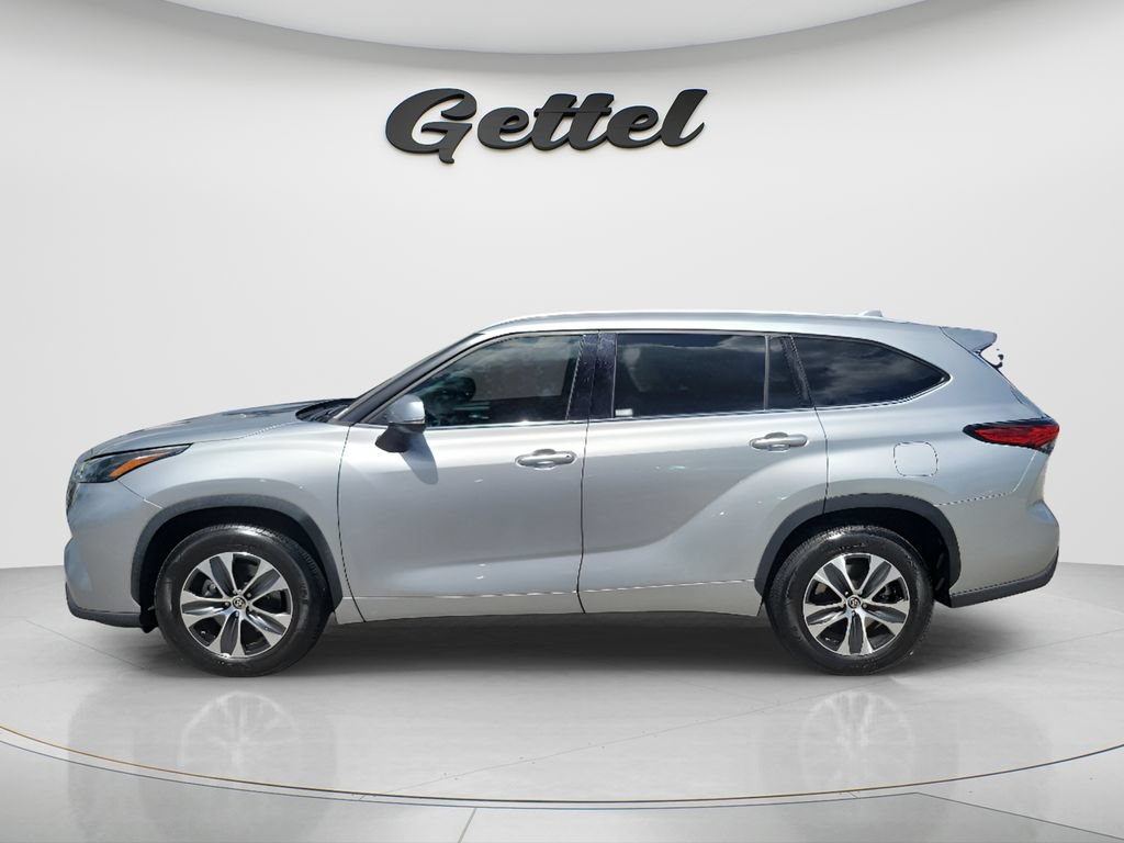 Used 2022 Toyota Highlander XLE FWD image 9