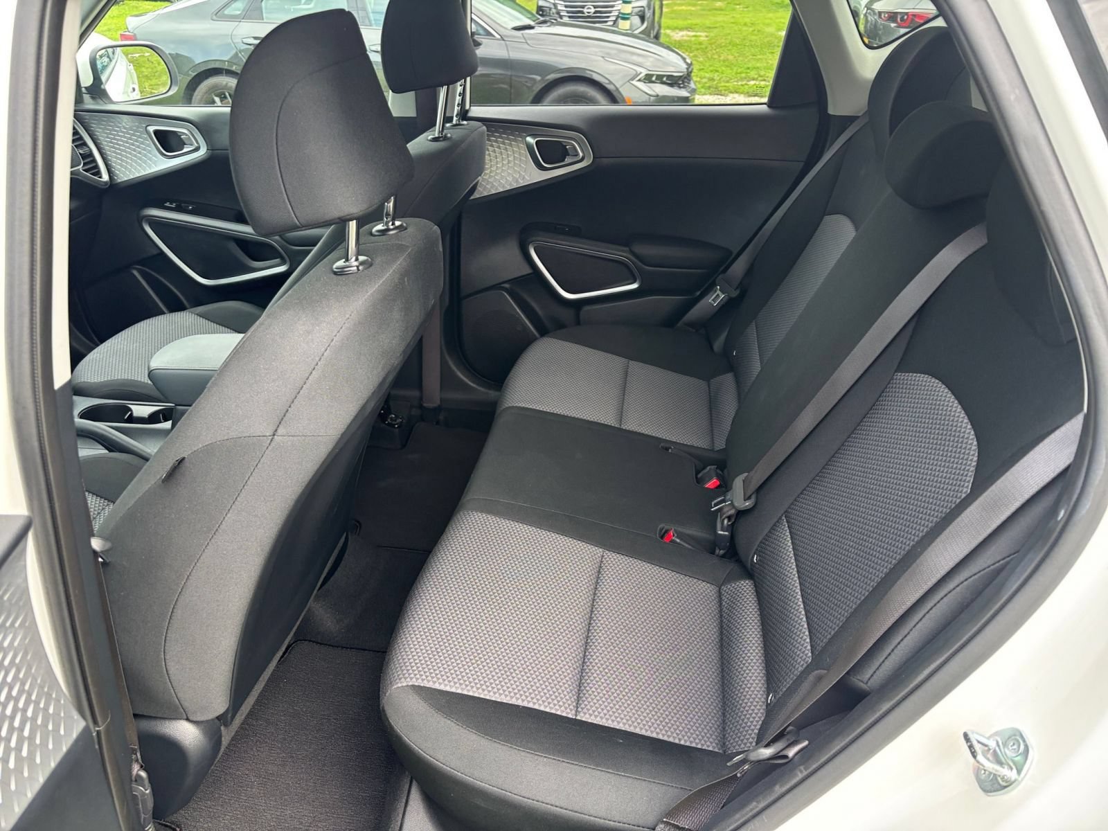 Used 2025 Kia Soul LX w/ LX Technology Package FWD image 25