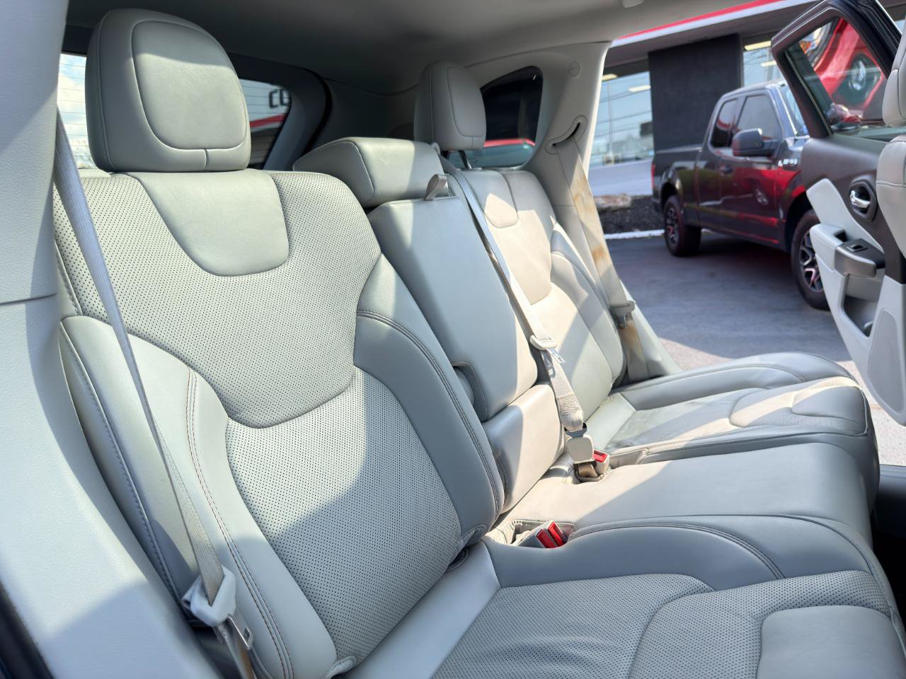 Used 2021 Jeep Cherokee Latitude Lux w/ Sun & Sound Group AWD/4WD image 36