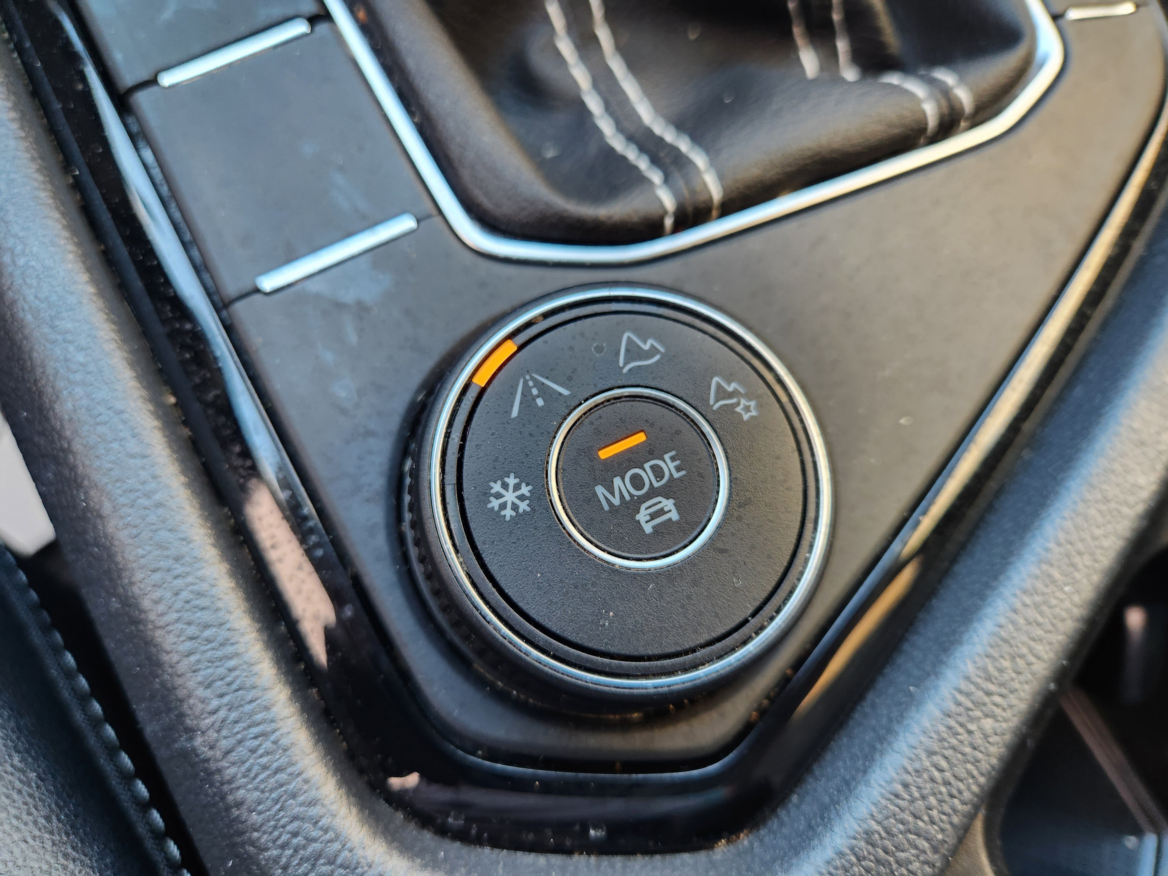 Certified 2023 Volkswagen Taos SE w/ Panoramic Sunroof Package image 34