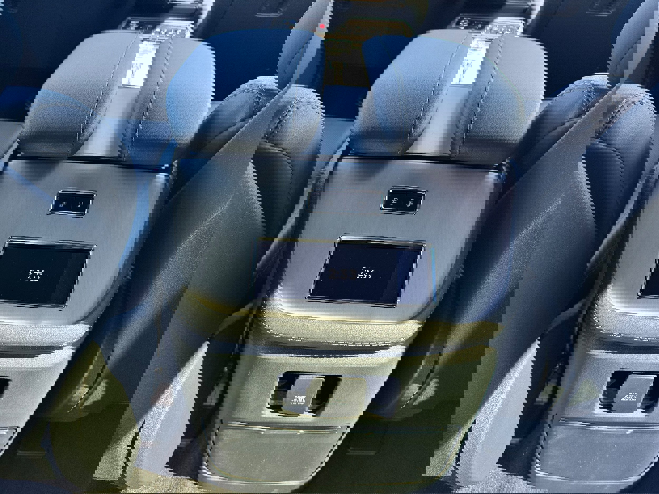 New 2025 Lincoln Navigator L Reserve w/ Jet Appearance Package image 18