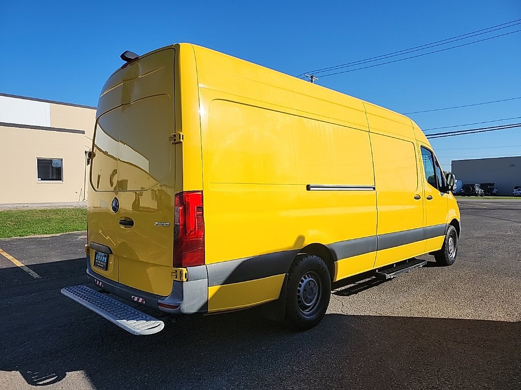 Used 2021 Mercedes-Benz Sprinter 2500 image 5