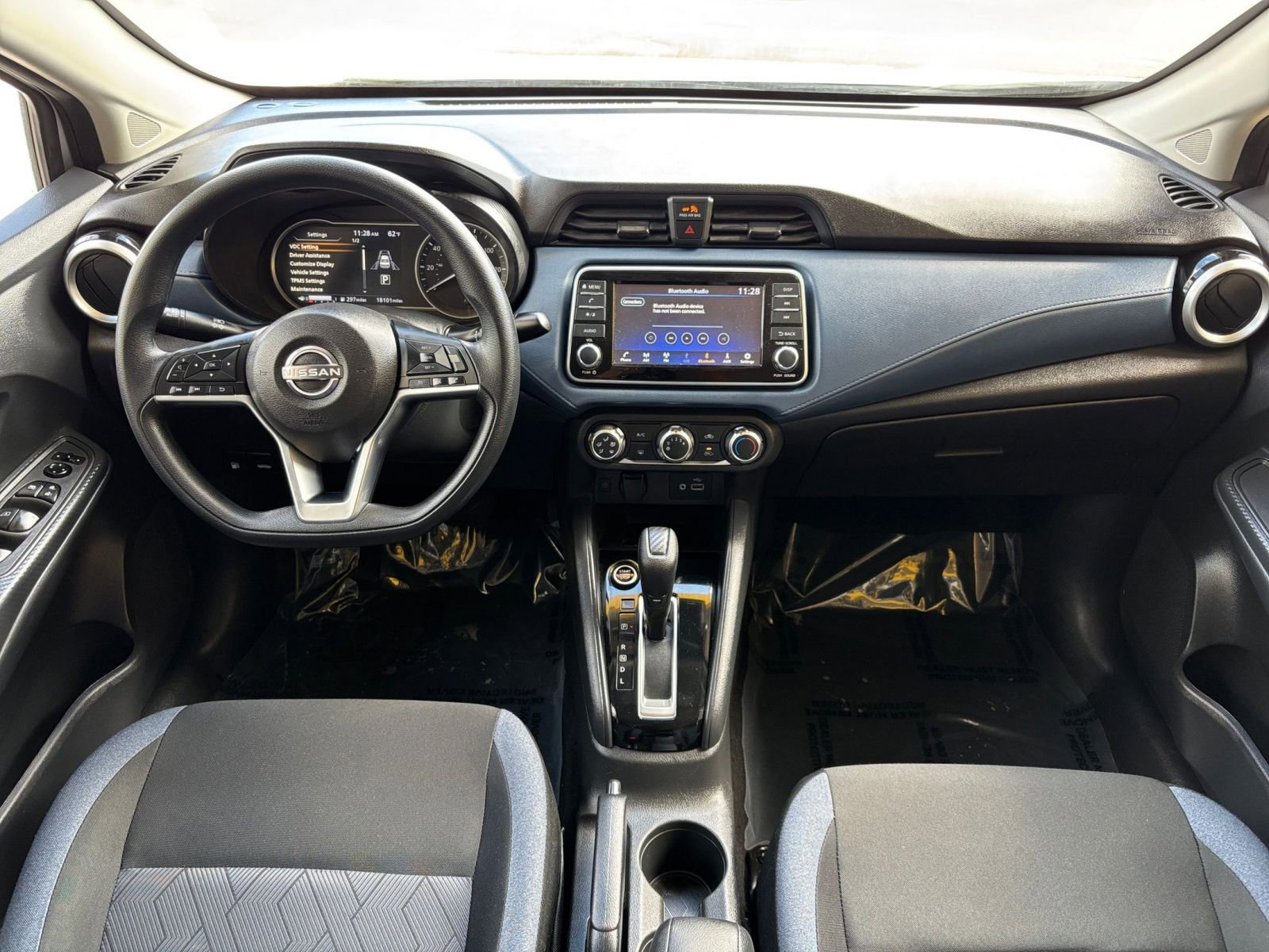 Used 2025 Nissan Versa SV FWD image 28