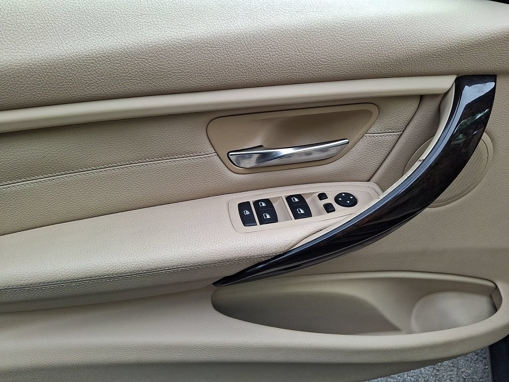 Used 2015 BMW 328i Sedan RWD image 12