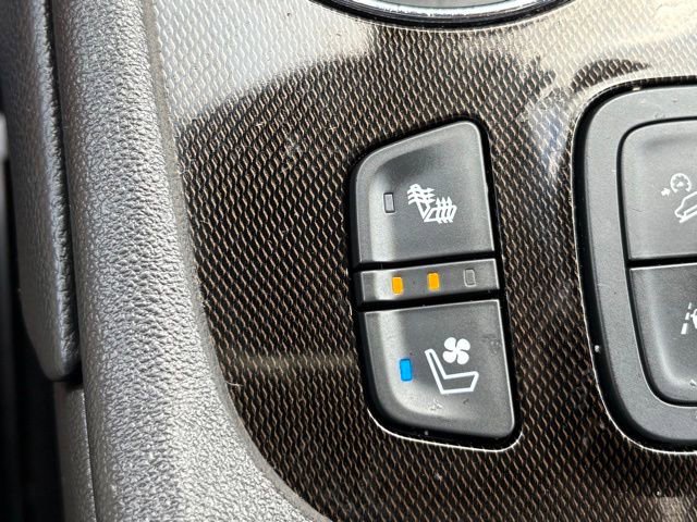 Used 2023 GMC Acadia AT4 w/ Technology Package image 16