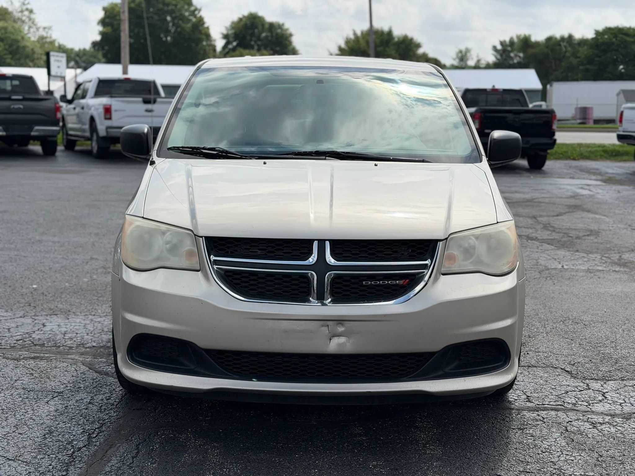Used 2013 Dodge Grand Caravan SE FWD image 2