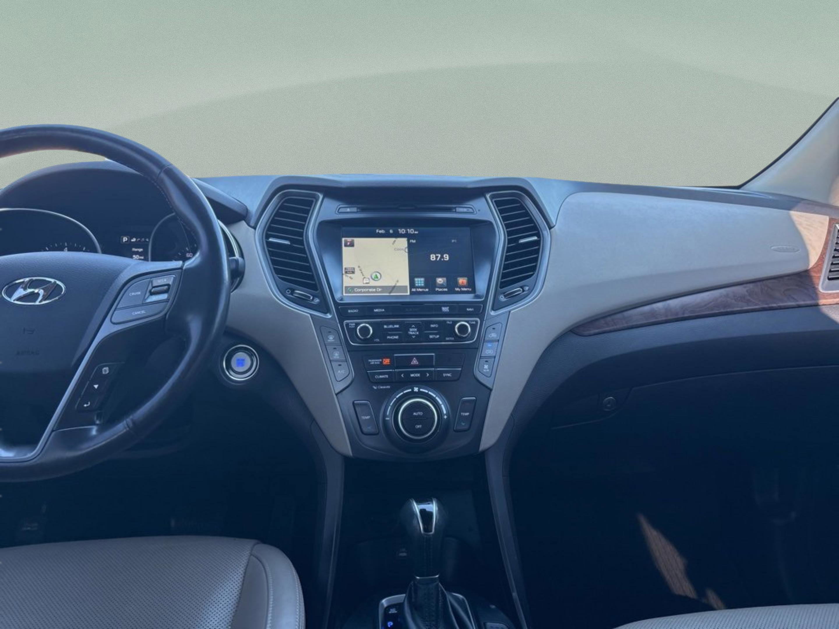 Used 2018 Hyundai Santa Fe SE image 11