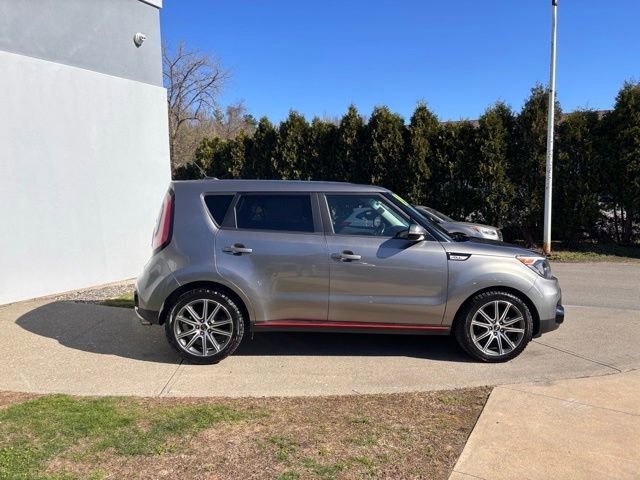 Used 2019 Kia Soul ! FWD image 2