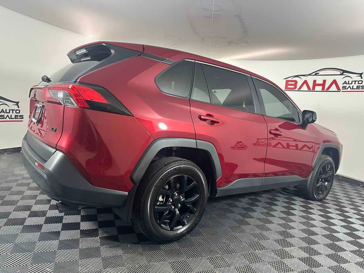 Used 2024 Toyota RAV4 LE FWD image 8