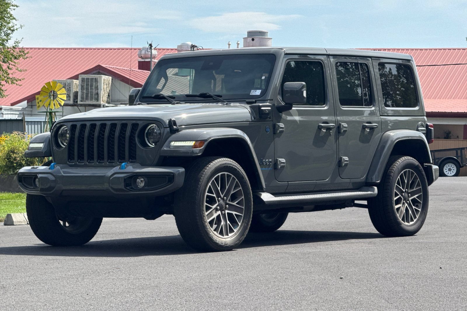 Used 2023 Jeep Wrangler Unlimited Sahara AWD/4WD image 8