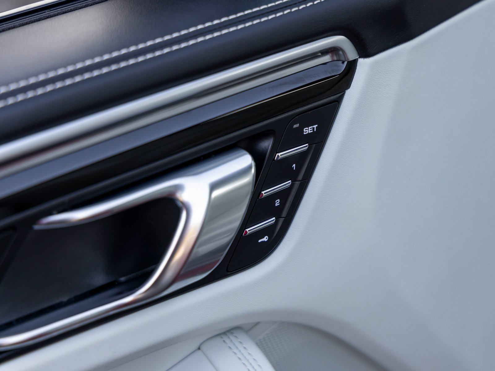 Certified 2024 Porsche Macan Turbo image 23