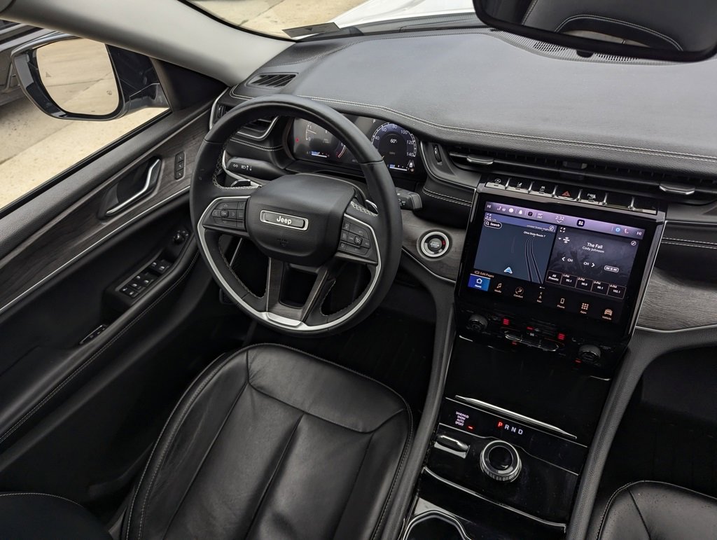 Used 2023 Jeep Grand Cherokee Limited image 31