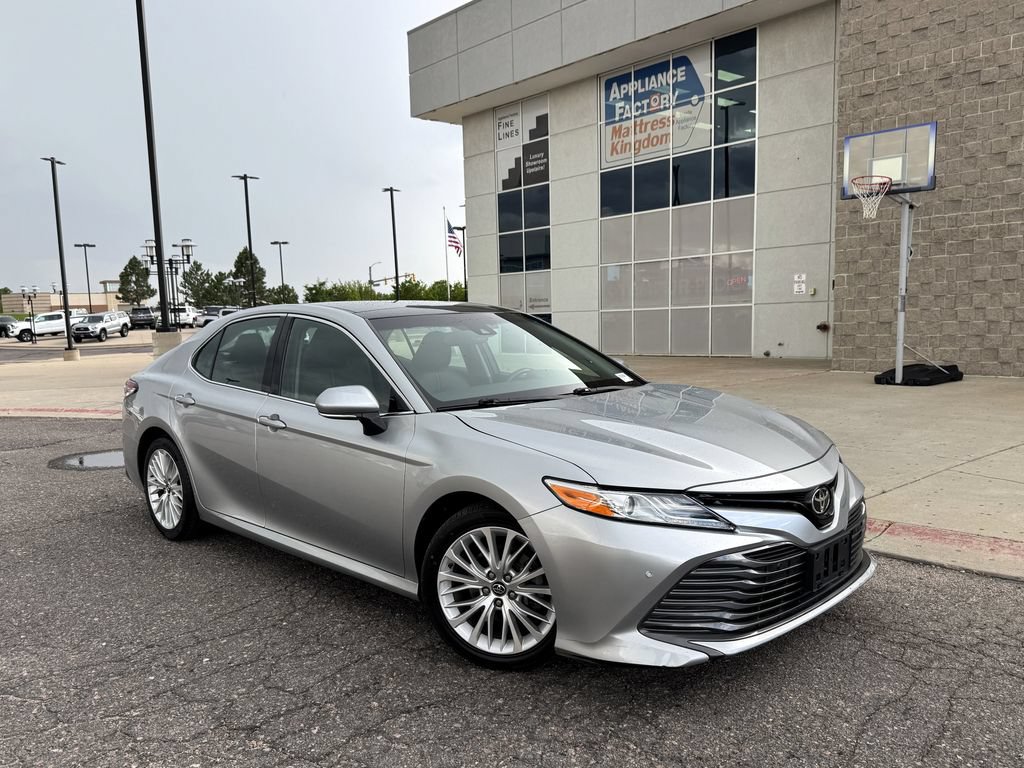 Used 2018 Toyota Camry XLE FWD image 2