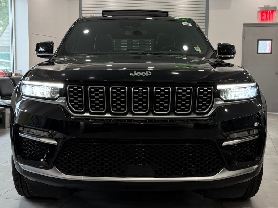 Used 2023 Jeep Grand Cherokee Summit w/ Luxury Tech Group V AWD/4WD image 2