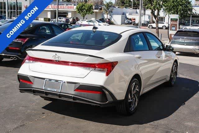 Certified 2025 Hyundai Elantra SEL FWD image 4