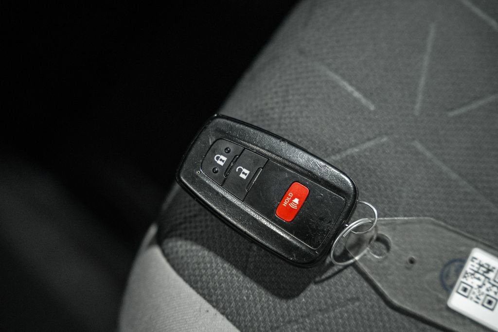 Used 2022 Toyota RAV4 XLE image 41