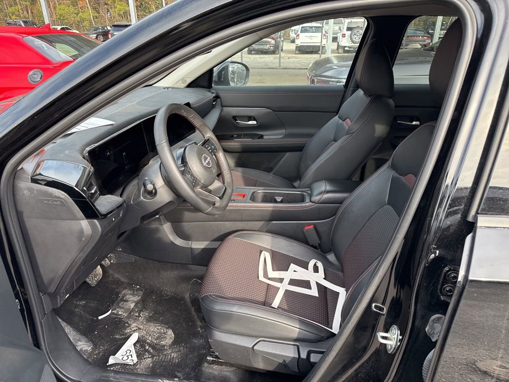 Used 2025 Nissan Kicks SR image 8