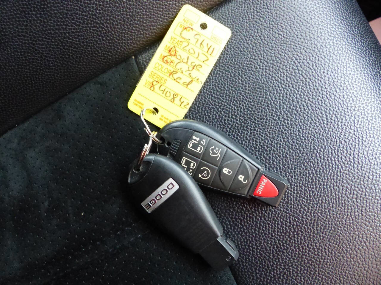 Used 2017 Dodge Grand Caravan SXT w/ Driver Convenience Group image 37