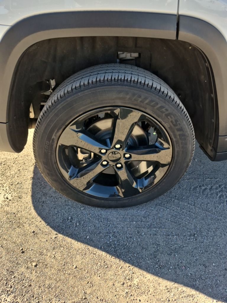 Used 2023 Jeep Grand Cherokee L Altitude AWD/4WD image 12