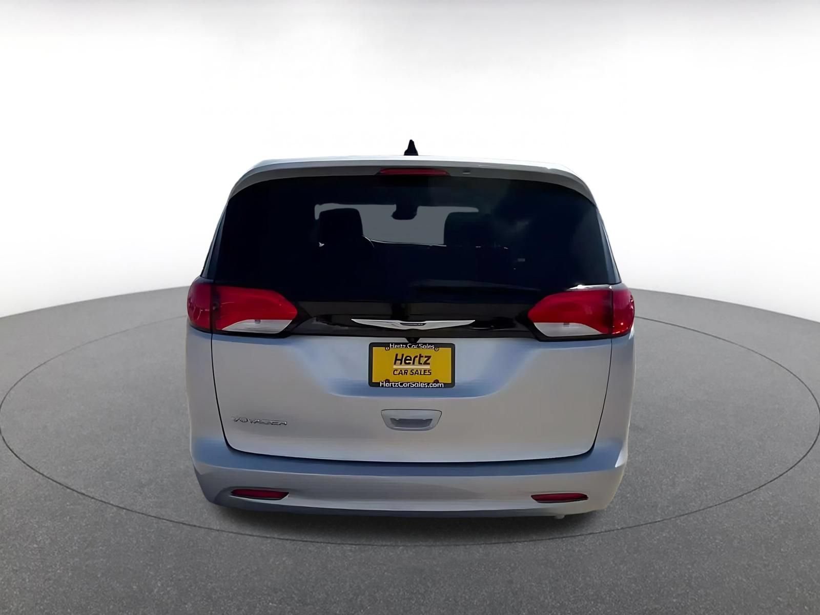 Used 2023 Chrysler Voyager LX FWD image 12