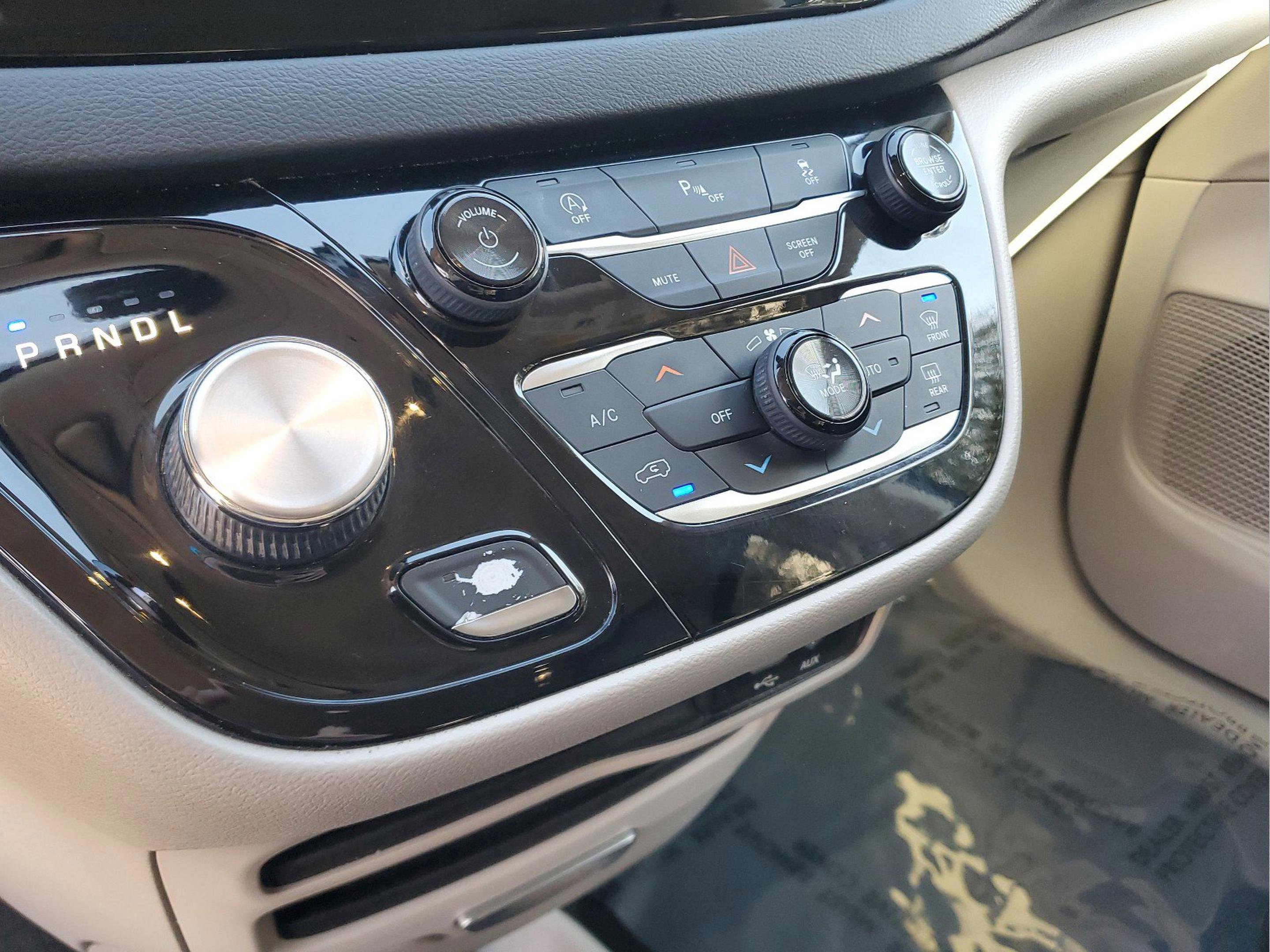 Used 2019 Chrysler Pacifica Touring-L image 22