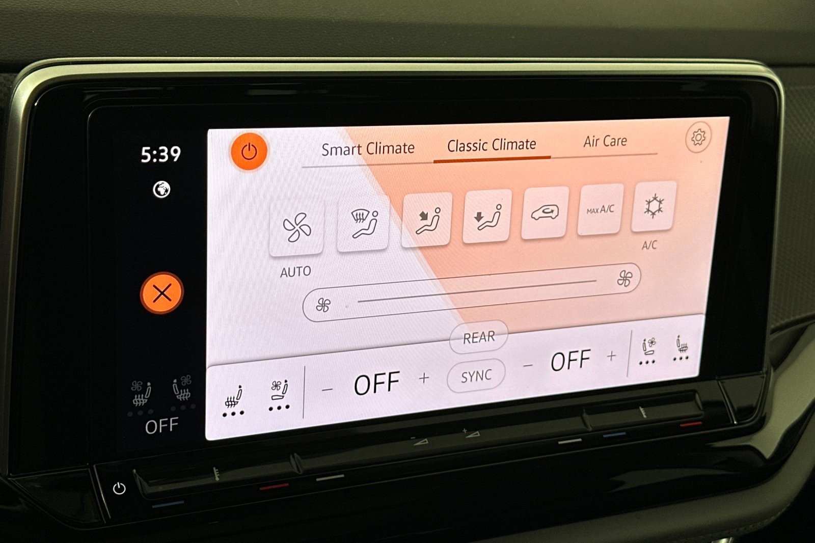 Used 2024 Volkswagen Atlas Peak Edition SE image 20