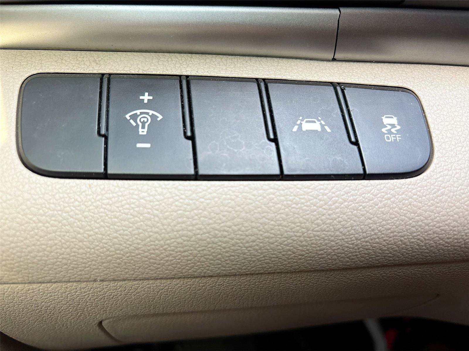 Used 2020 Hyundai Elantra SE FWD image 10