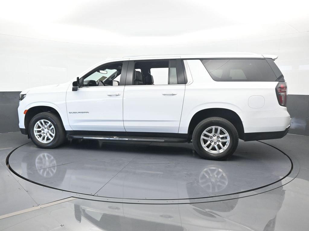 Used 2023 Chevrolet Suburban LT image 3