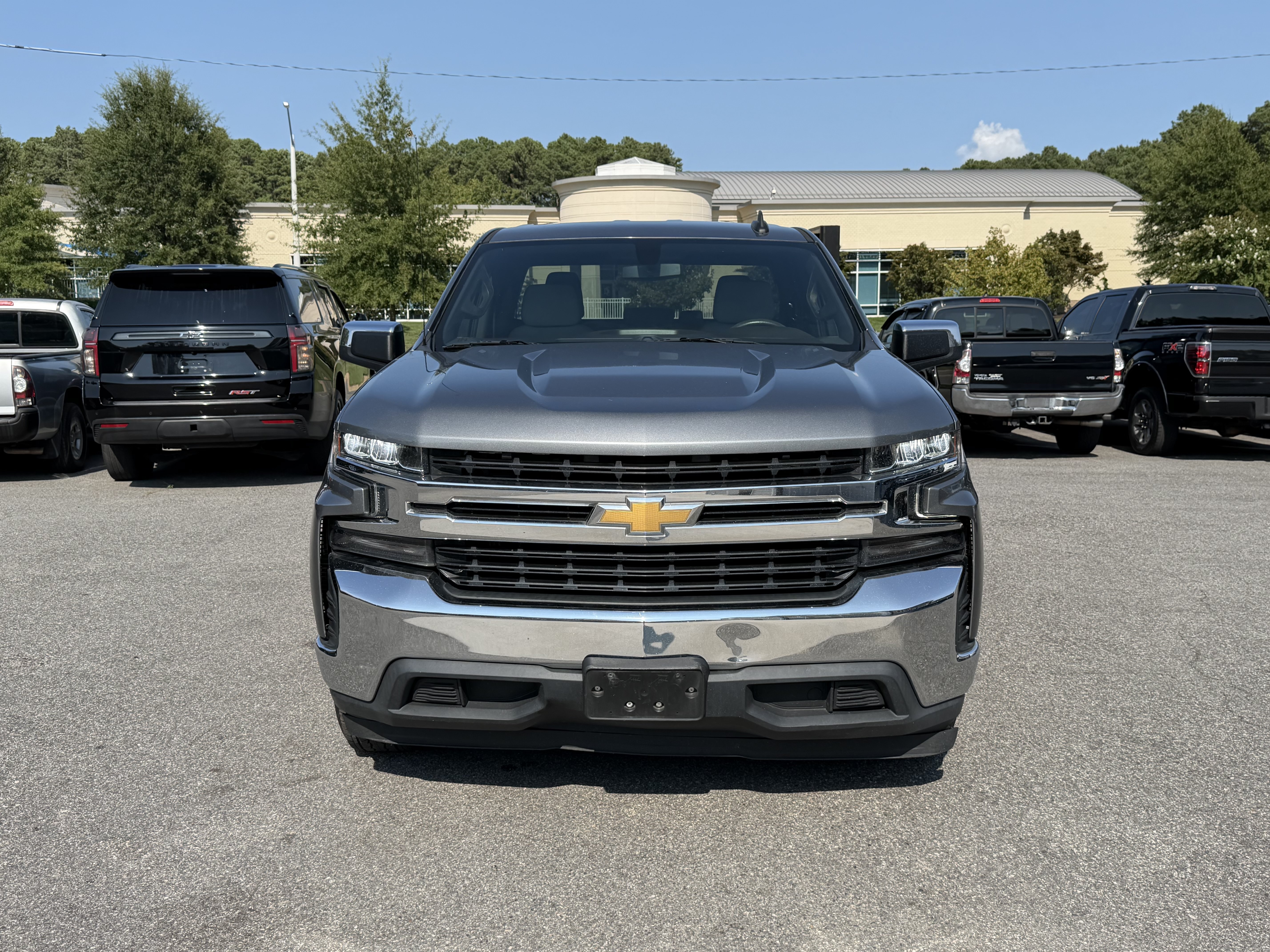 Used 2020 Chevrolet Silverado 1500 LT RWD image 2