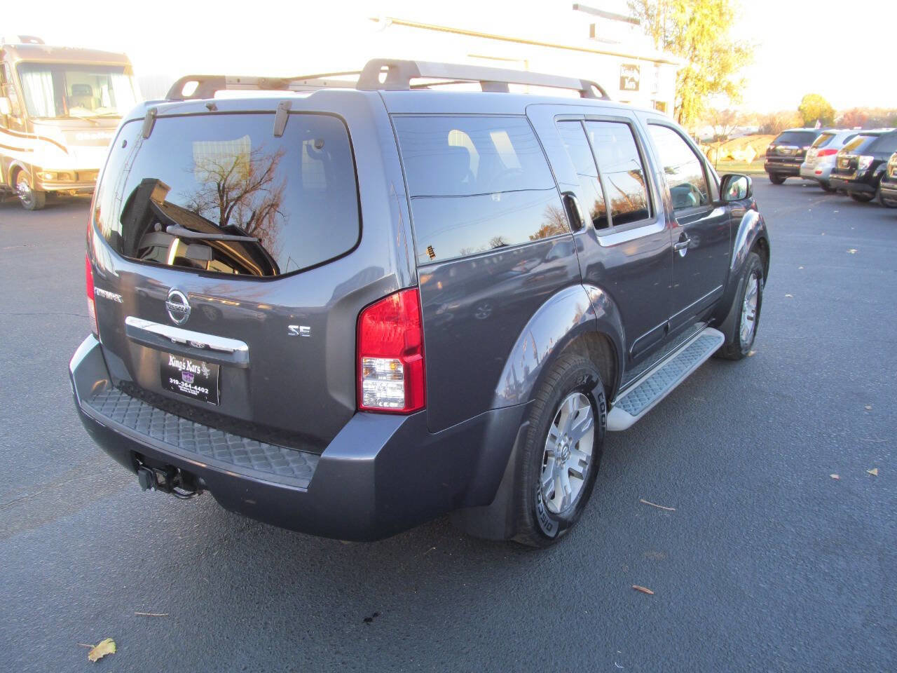 Used 2010 Nissan Pathfinder SE w/ SE Premium Journey Pkg image 5