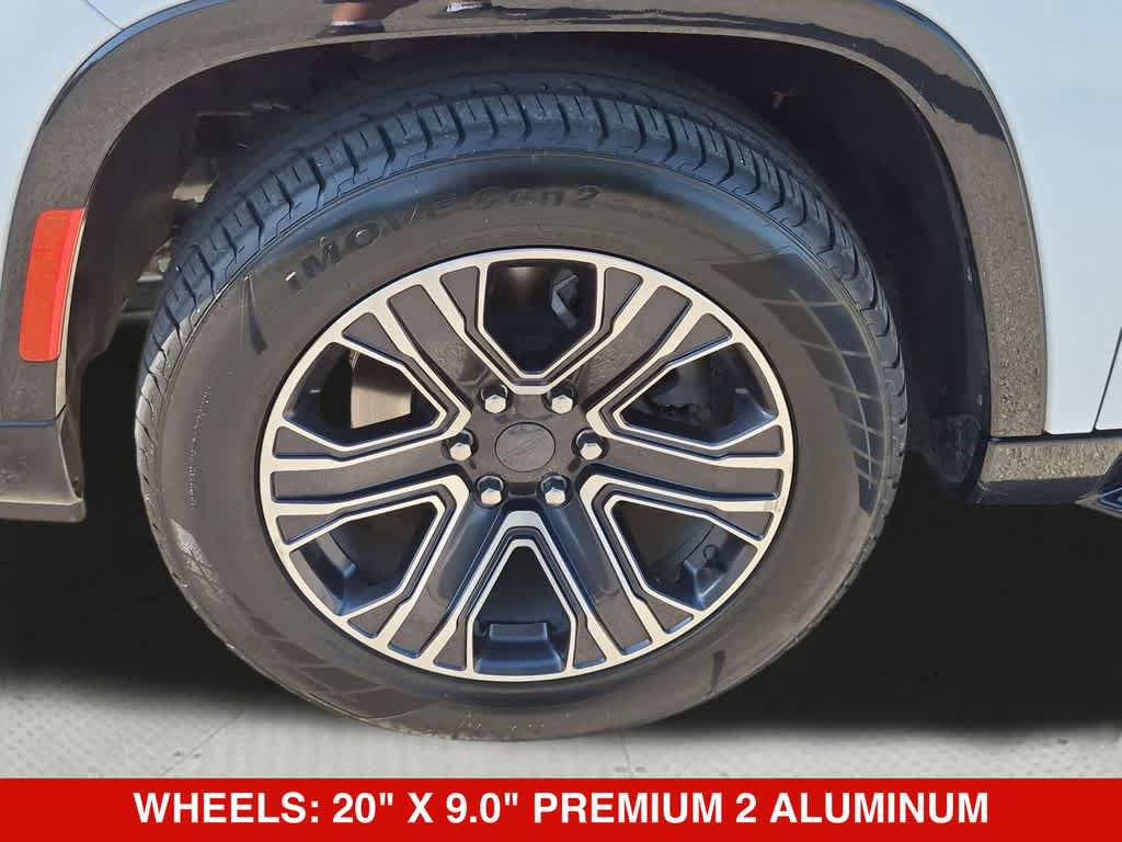 Used 2024 Jeep Wagoneer L Series II RWD image 13