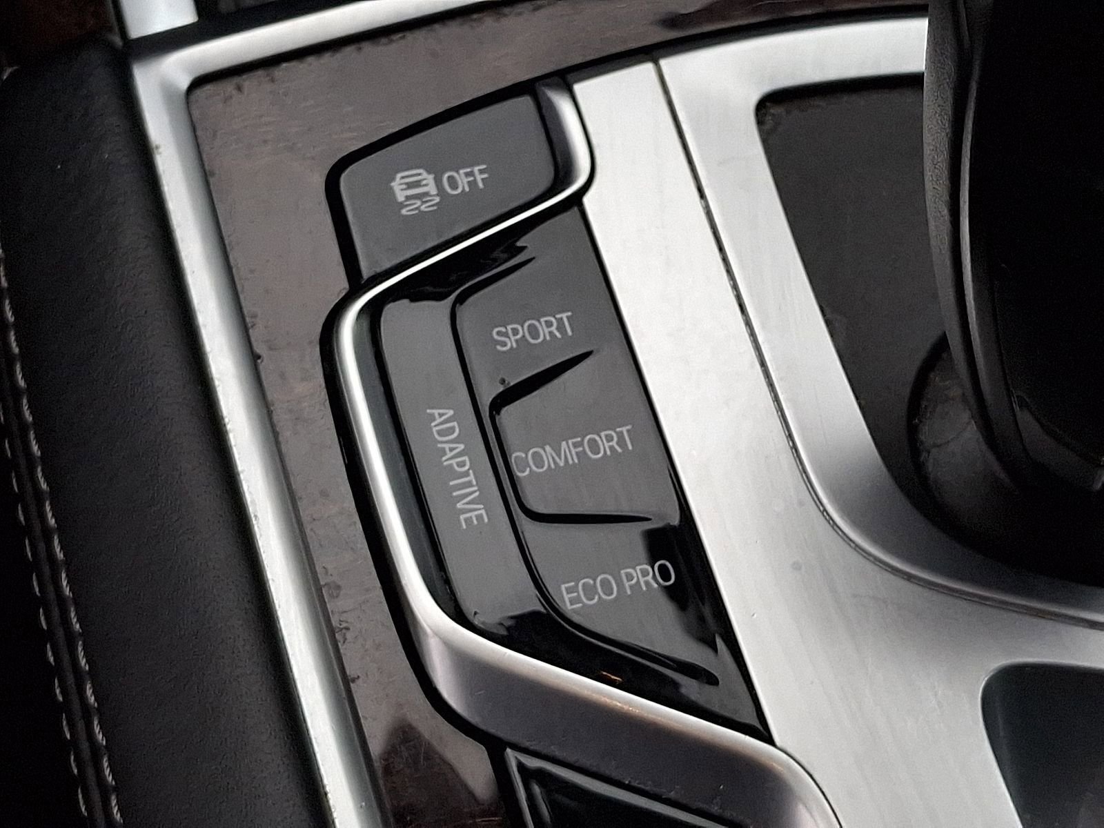 Used 2022 BMW 750i xDrive w/ M Sport Package image 28