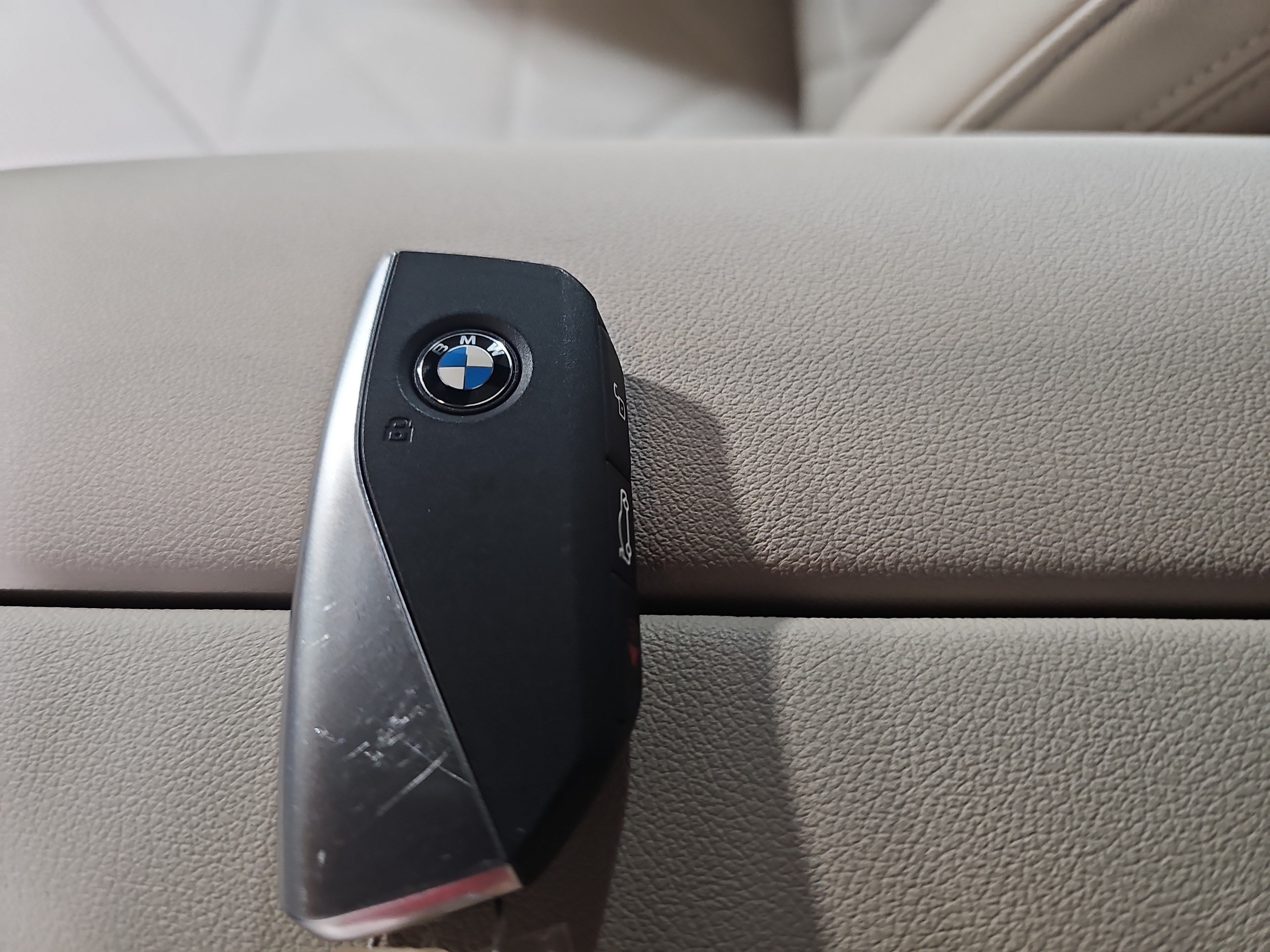 Used 2024 BMW iX xDrive50 w/ Premium Package AWD/4WD image 34