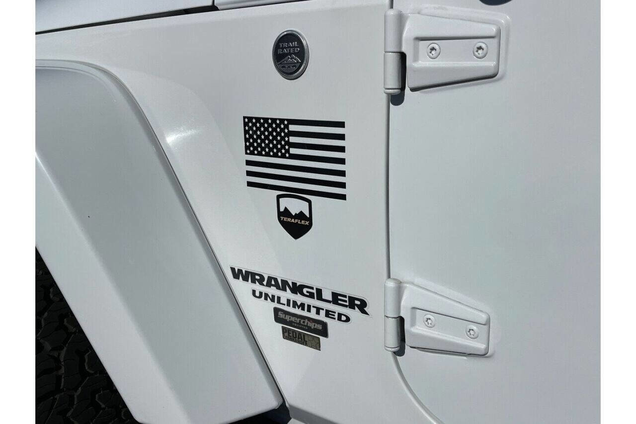 Used 2015 Jeep Wrangler Unlimited Sahara image 13