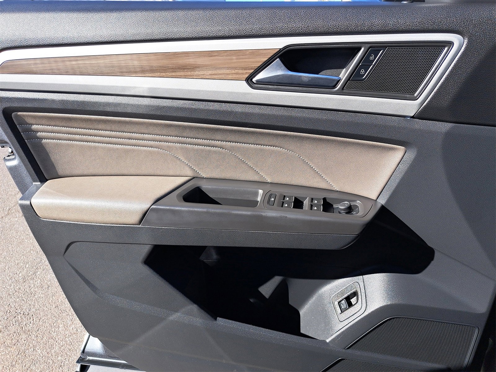 Used 2022 Volkswagen Atlas SEL image 33