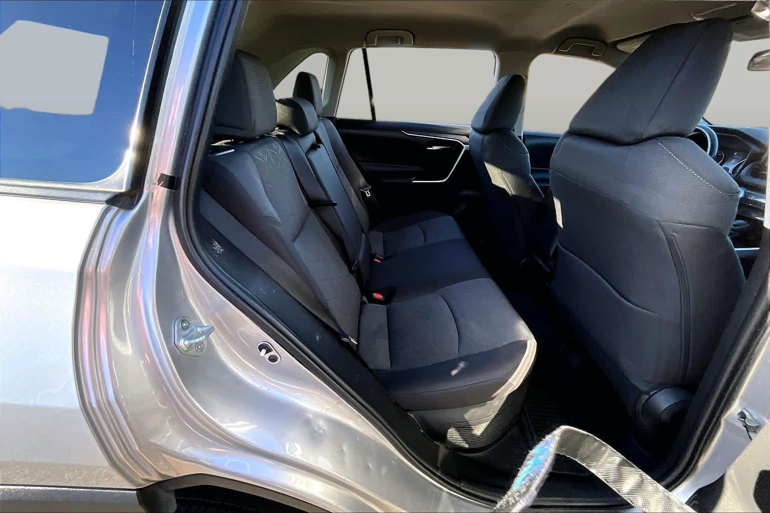 Used 2022 Toyota RAV4 XLE AWD/4WD image 19