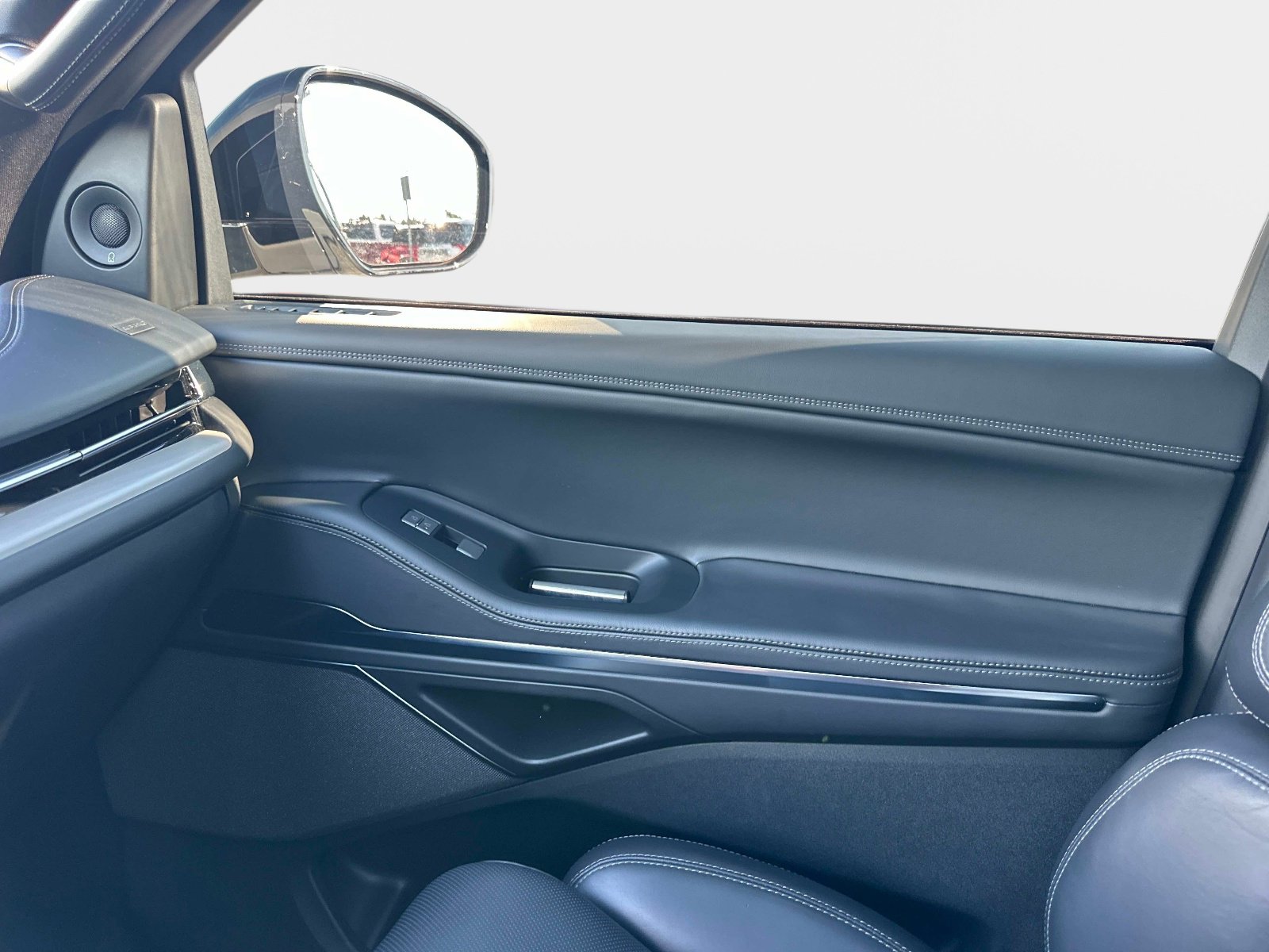 Used 2025 Lincoln Navigator Reserve w/ Jet Appearance Package image 25