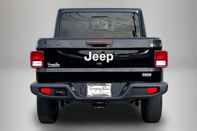 Used 2023 Jeep Gladiator Overland AWD/4WD image 6