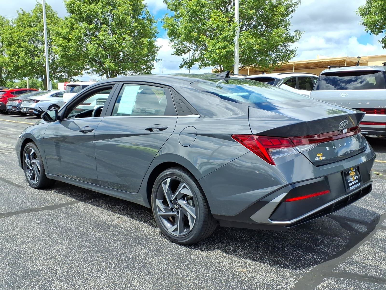 New 2025 Hyundai Elantra Limited FWD image 8