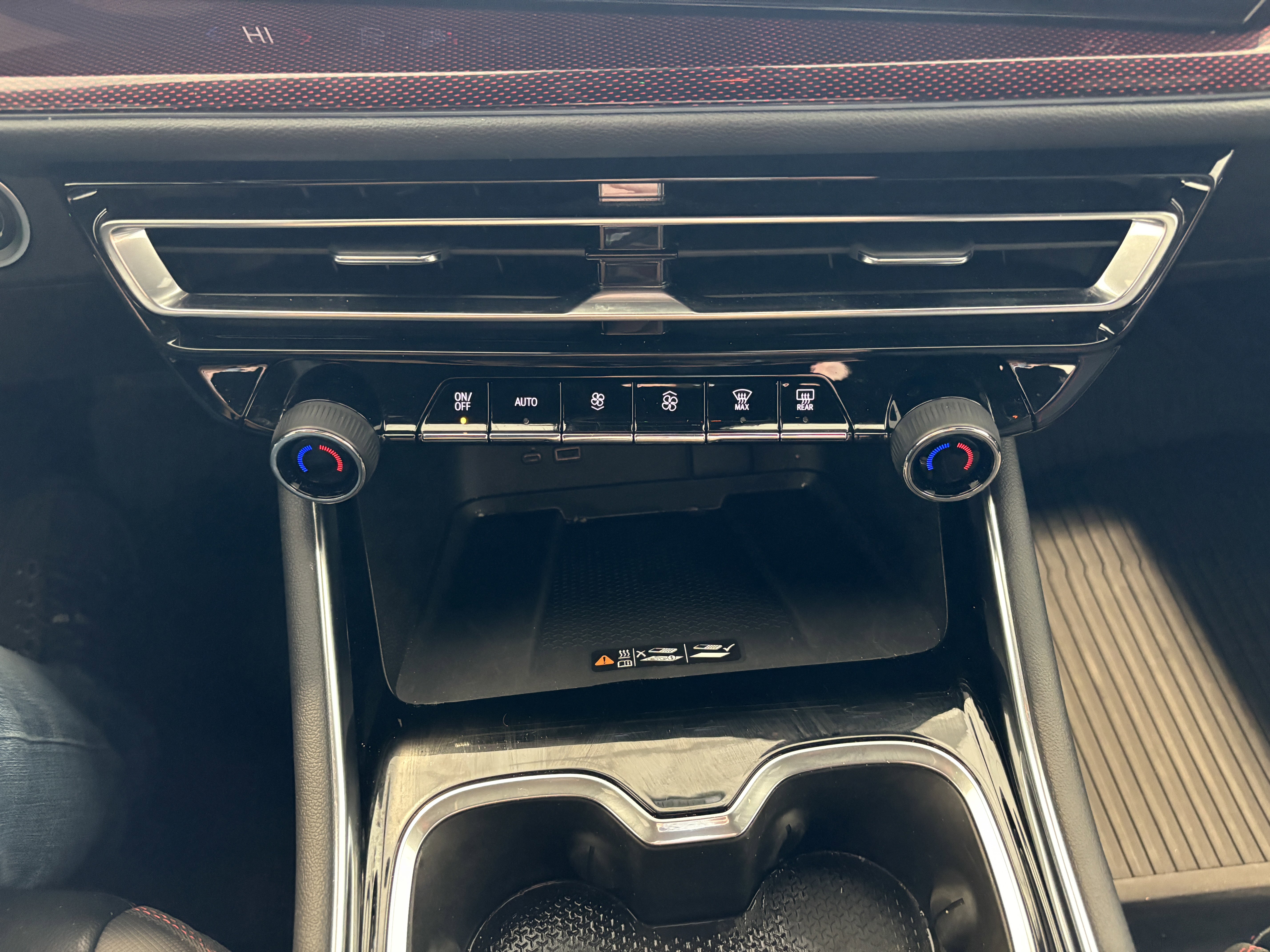 Used 2025 Chevrolet Traverse RS w/ LPO, Floor Liner Package image 17