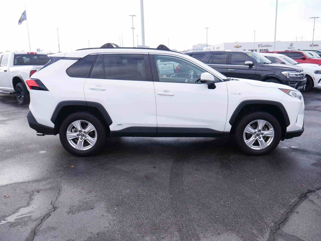 Used 2021 Toyota RAV4 XLE image 20