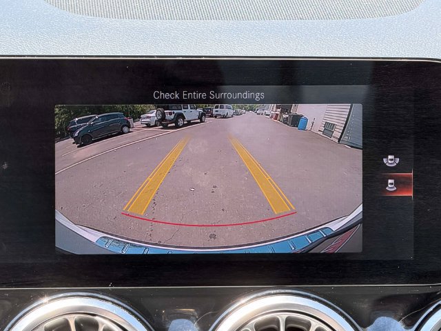 Used 2022 Mercedes-Benz GLA 250 4MATIC w/ Premium Package Lite image 3